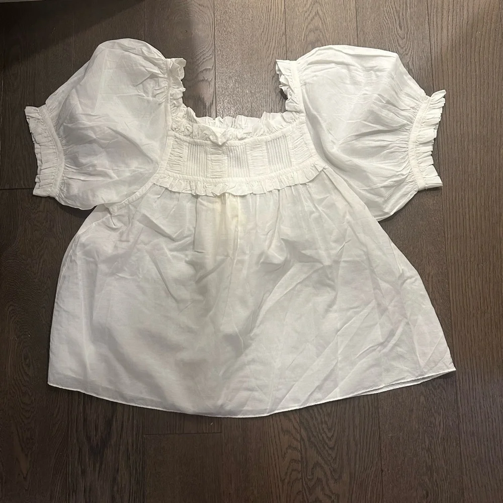 Elegant Cream Women's Top - Picture 4 of 6